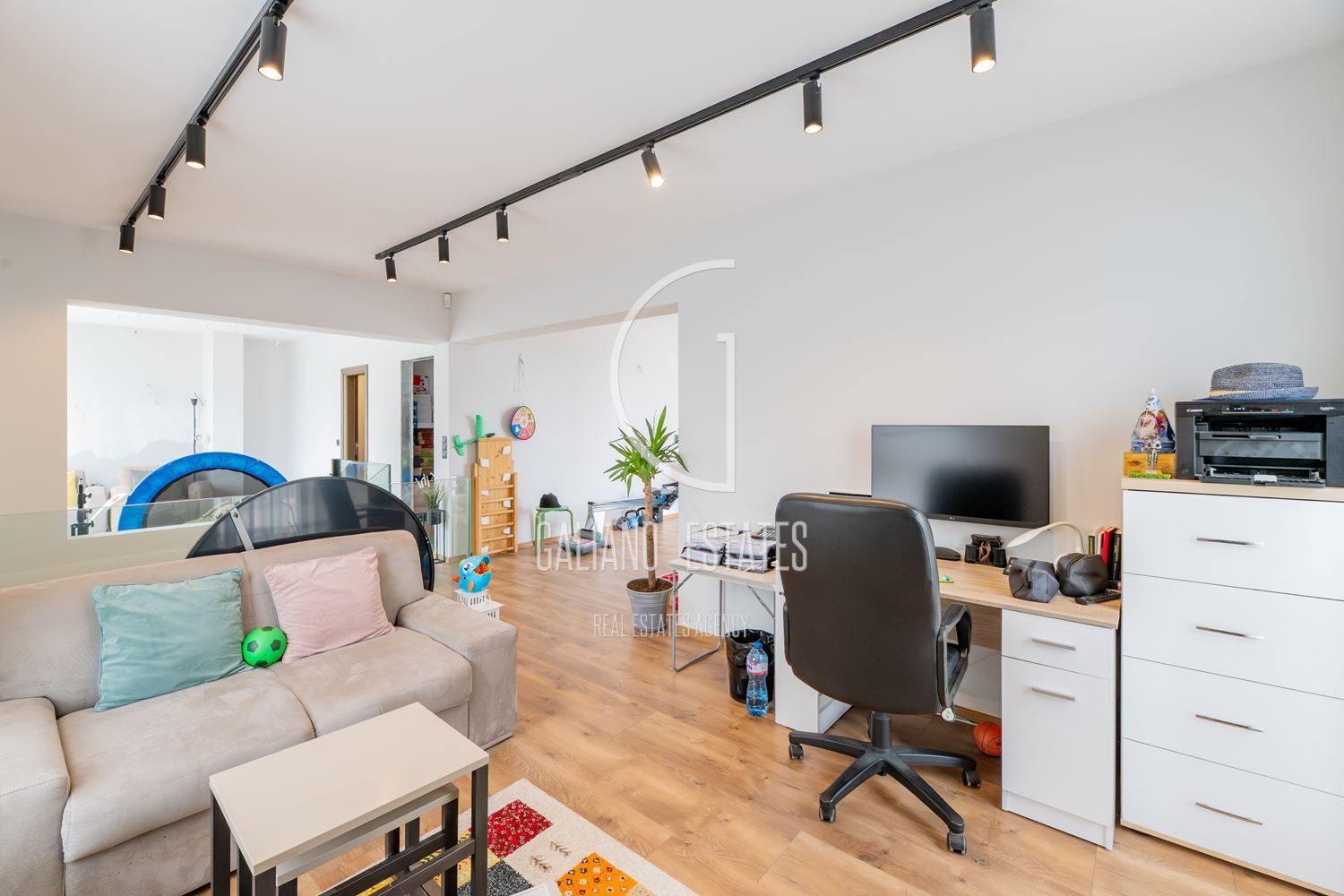 Мезонет с прекрасни тераси до парк - 0