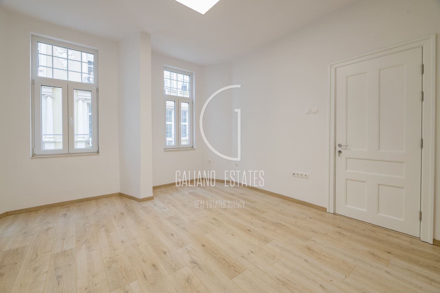 Функционален офис в представителна сграда - 0