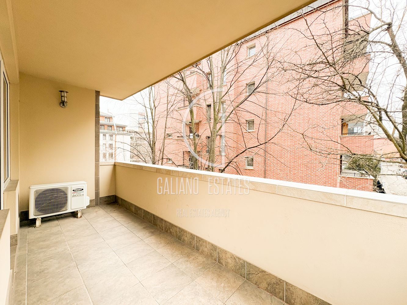 Просторен, светъл офис до метростанция Жулио Кюри - 0