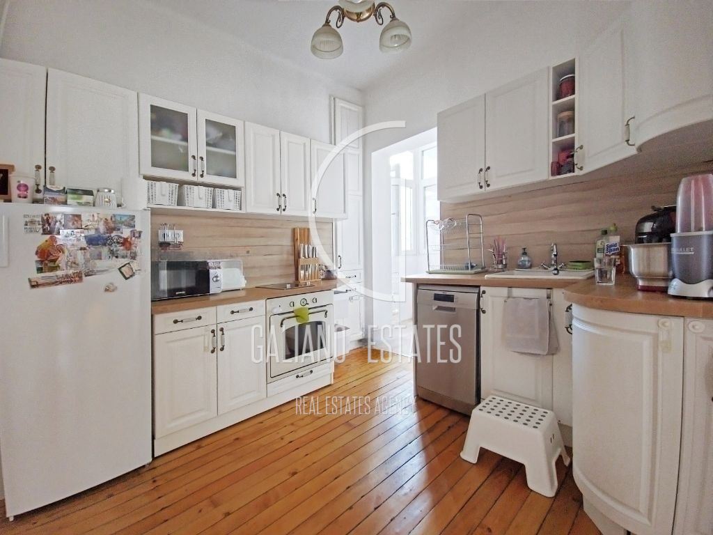 Аристократичен апартамент в идеален център - 0