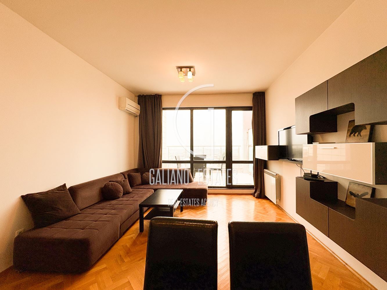 Апартамент в затворен комплекс с прекрасни тераси - 0