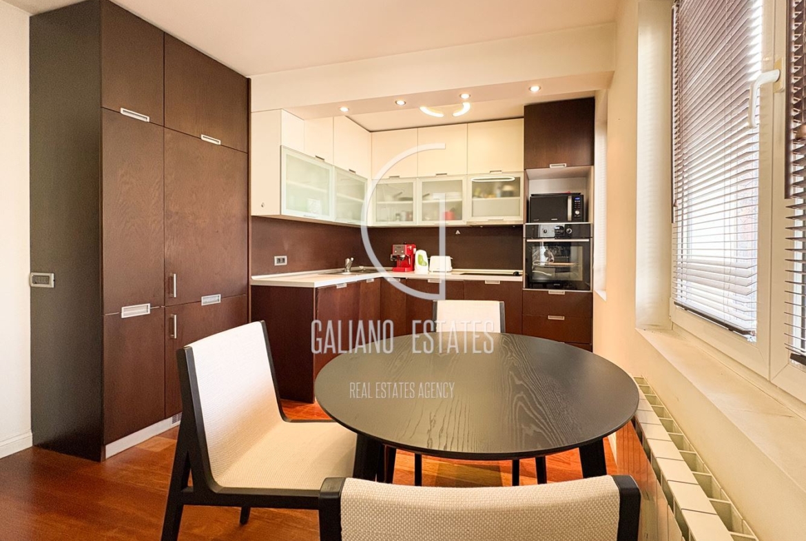 Прекрасен апартамент до Софийски университет - 0