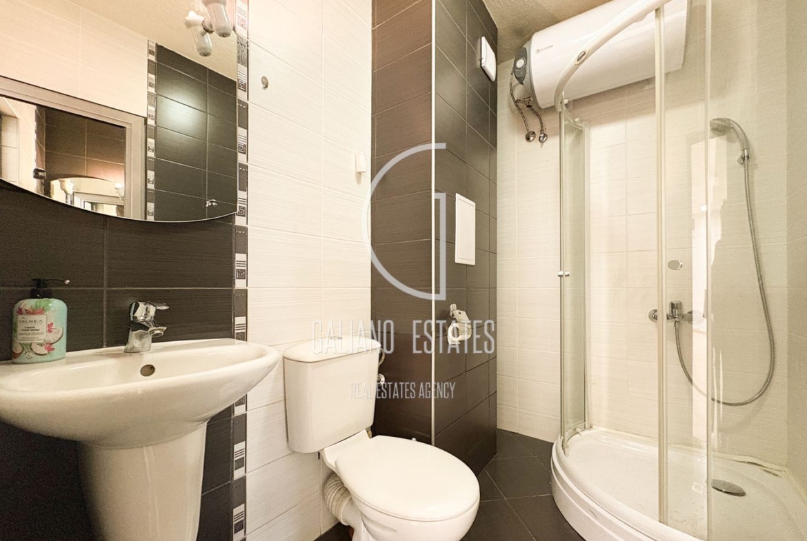 Просторен офис в бизнес сграда - 0