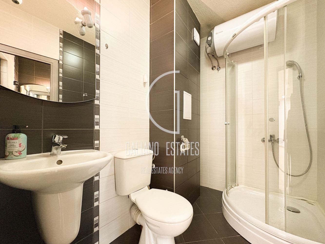 Просторен офис в бизнес сграда - 0