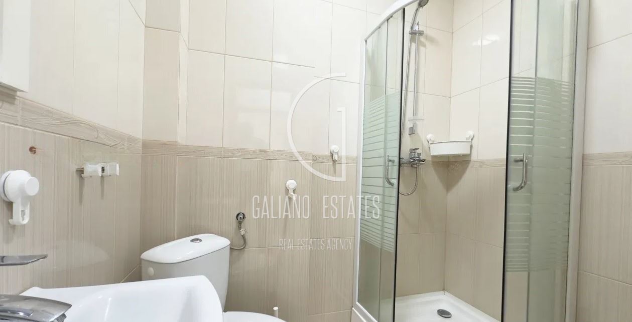 Spacious three-room apartment in Druzhba 2-0 district Просторен тристаен апартамент в кв. Дружба 2 - 0