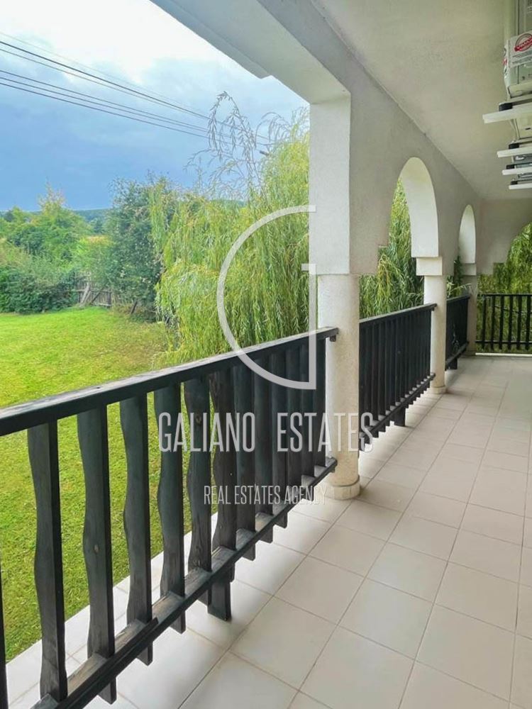 Луксозен тристаен апартамент с панорамни гледки към Витоша и града - 0