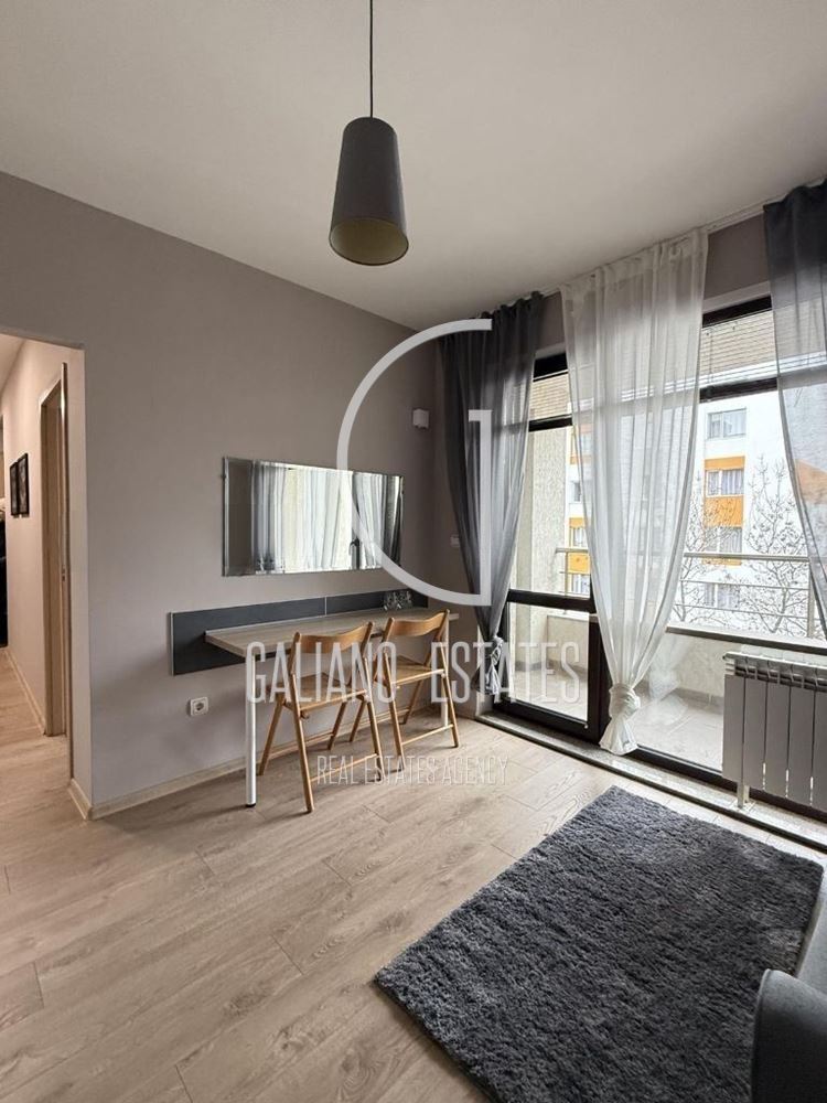 Тристаен апартамент в Студентски град - 0