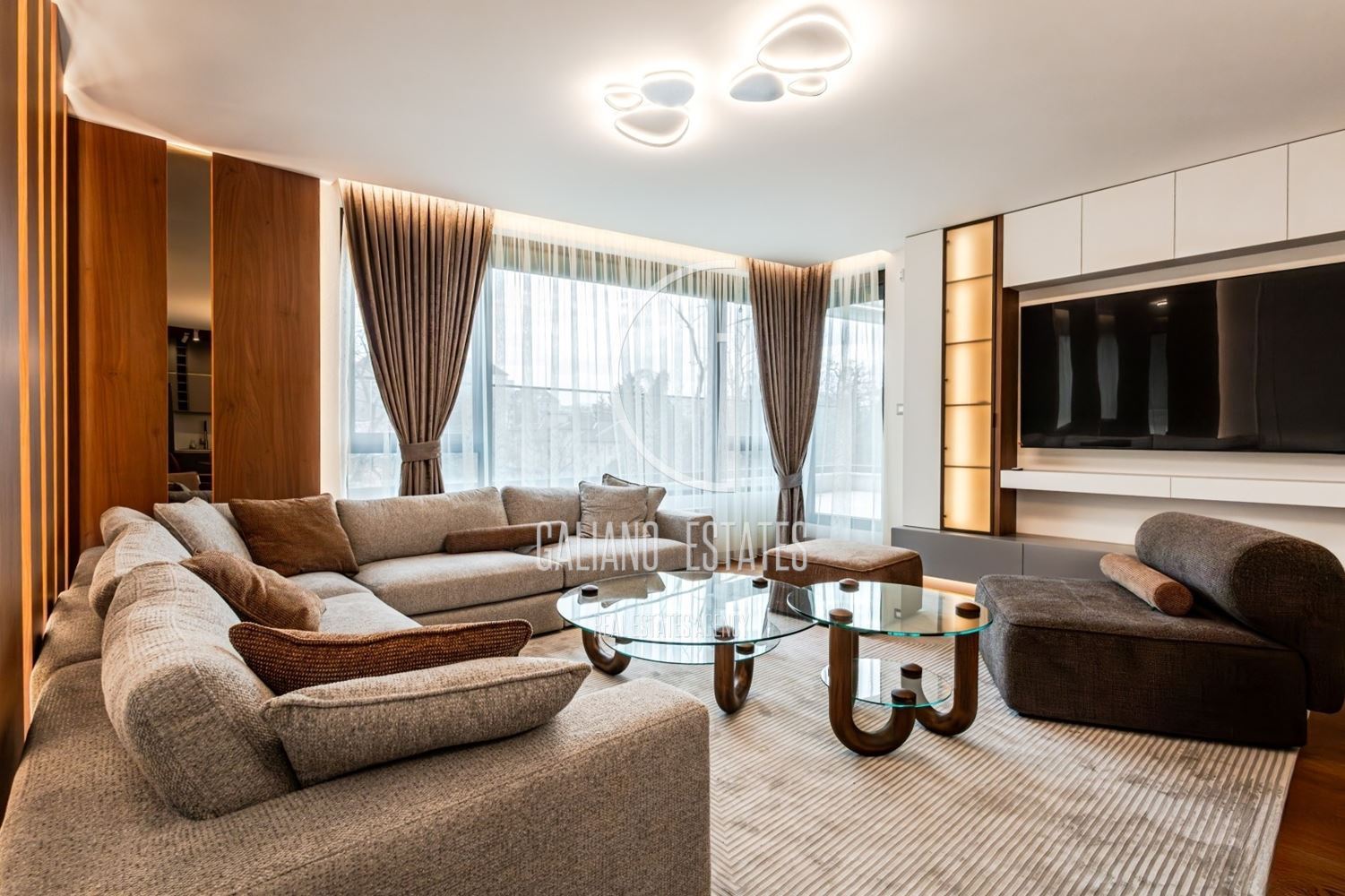 Изключителен четиристаен апартамент в емблематичната сграда в кв. Изток - 0