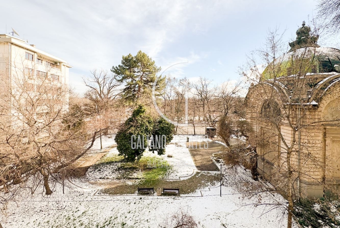 Прекрасен апартамент до Софийски университет - 0