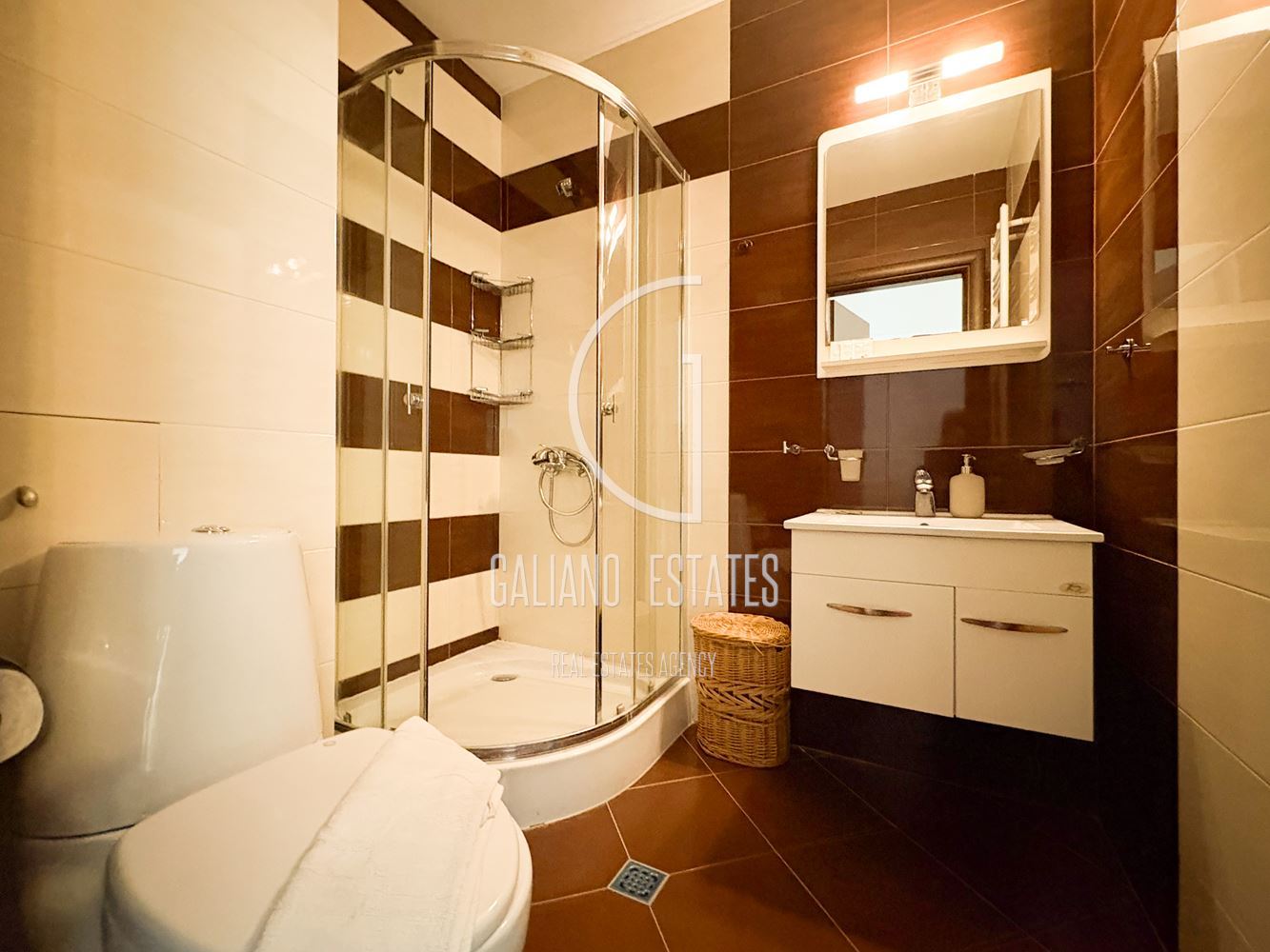 Апартамент в затворен комплекс с прекрасни тераси - 0