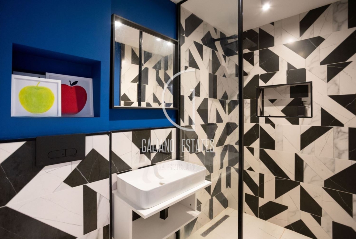 Компактен апартамент в Топ Център с паркомясто - 0