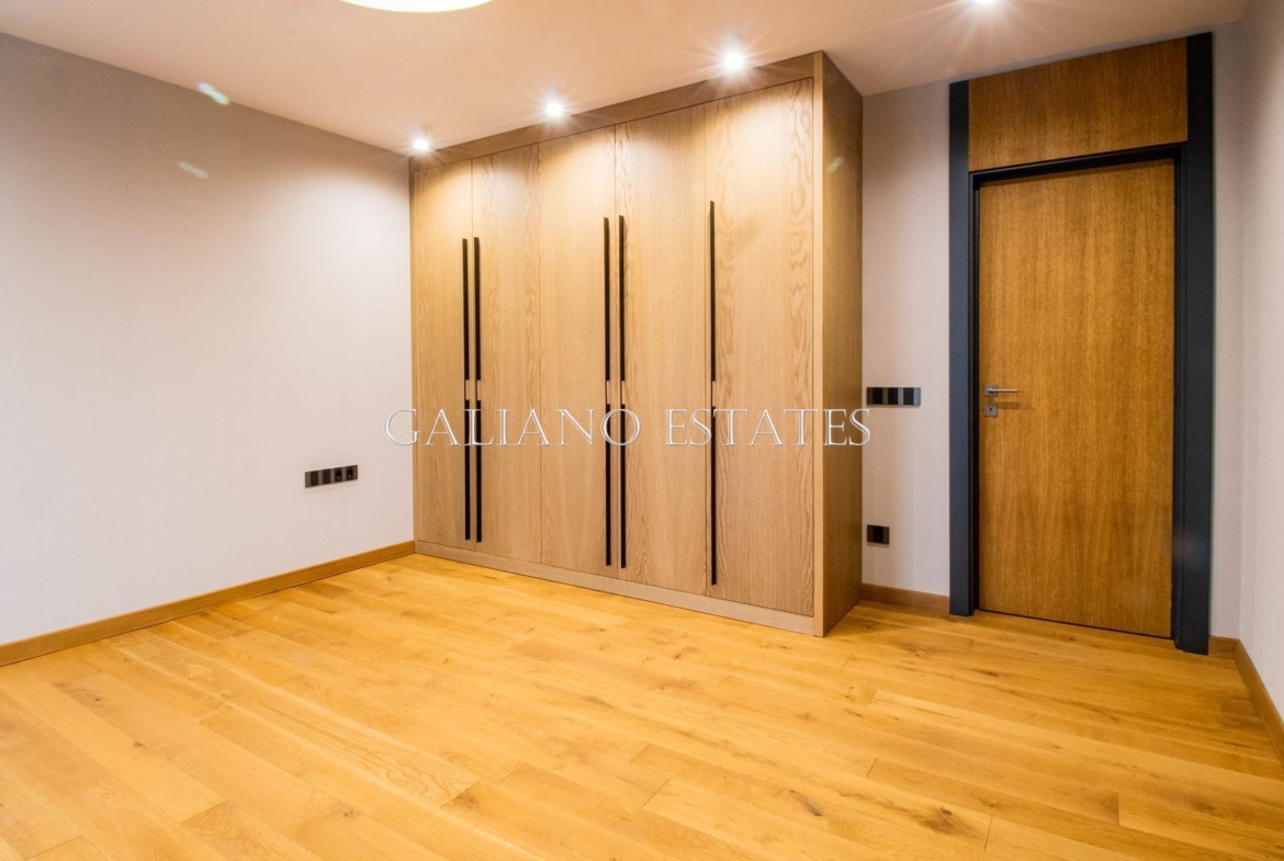 Модерен обзаведен апартамент с 3 спални и двор – 203 Residence - 0