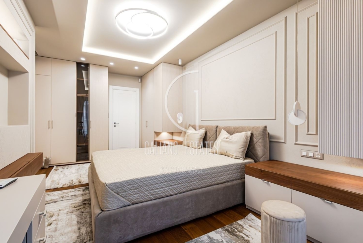 Изключителен четиристаен апартамент в емблематичната сграда в кв. Изток - 0