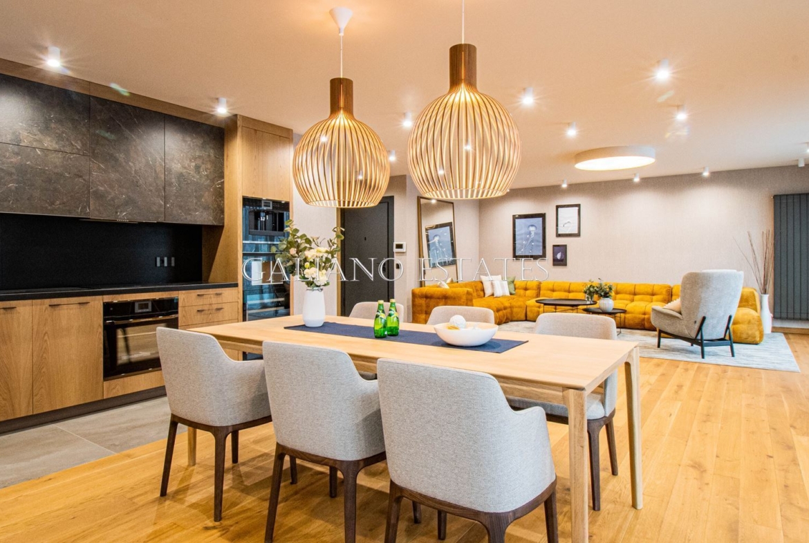 Модерен обзаведен апартамент с 3 спални и двор – 203 Residence - 0