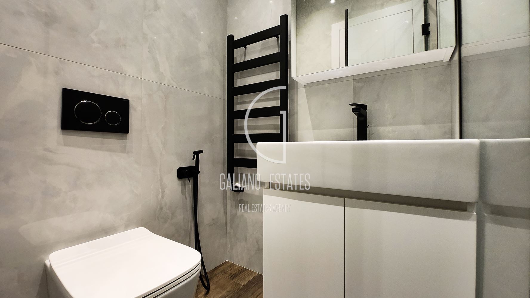 Ексклузивен дизайнерски пентхаус с панорамна тераса в кв. Изток - 0