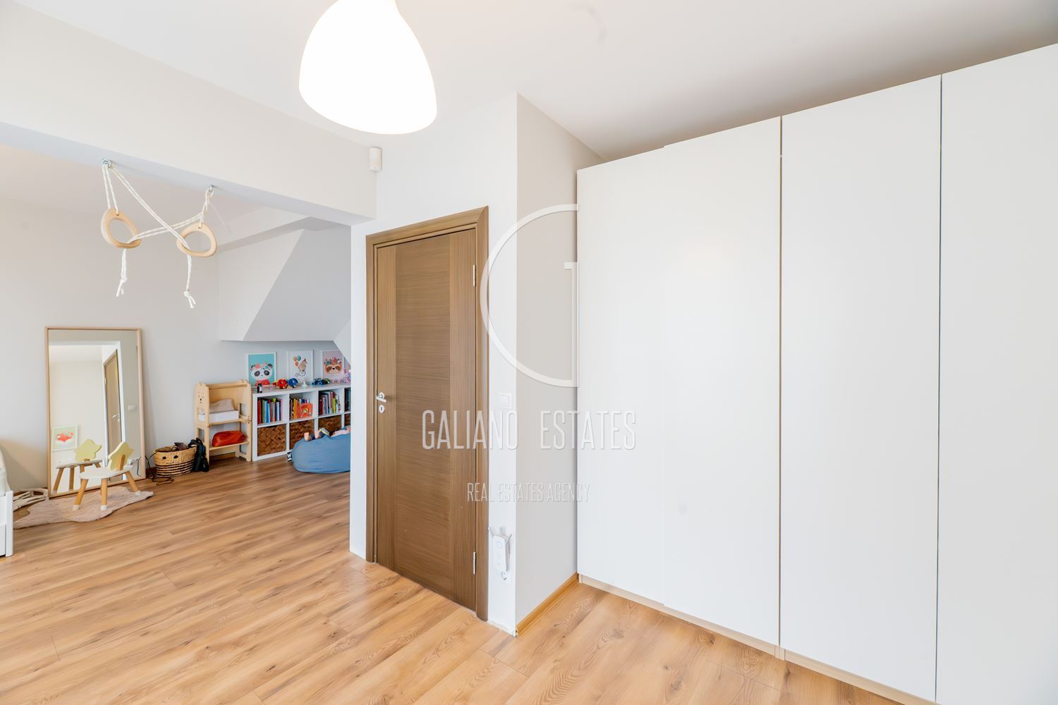 Мезонет с прекрасни тераси до парк - 0