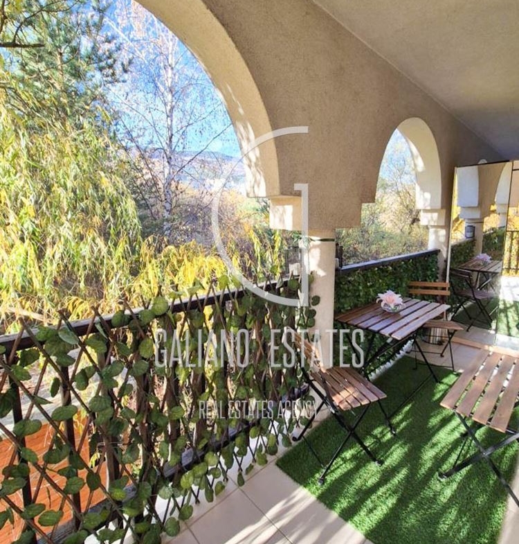 Луксозен тристаен апартамент с панорамни гледки към Витоша и града - 0