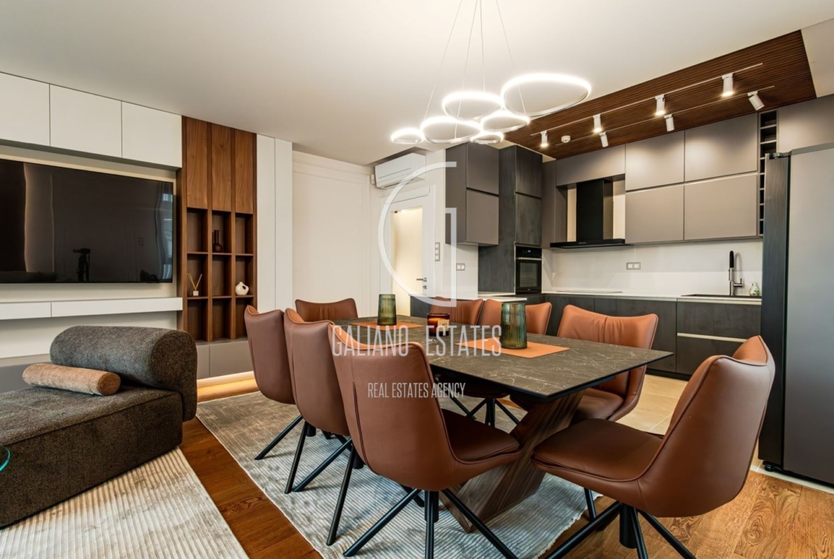 Изключителен четиристаен апартамент в емблематичната сграда в кв. Изток - 0