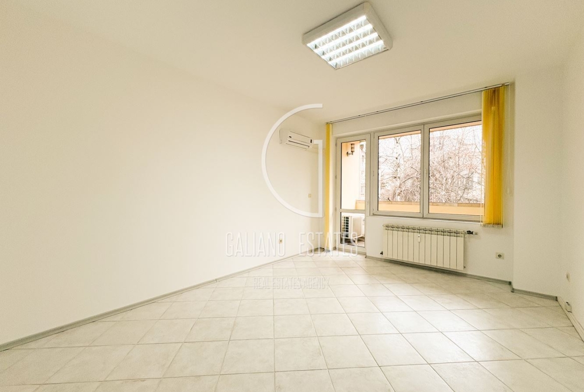 Просторен, светъл офис до метростанция Жулио Кюри - 0