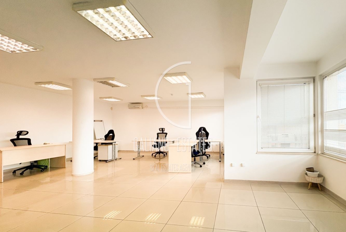 Офис в бизнес сграда, кв.Стрелбище - 0