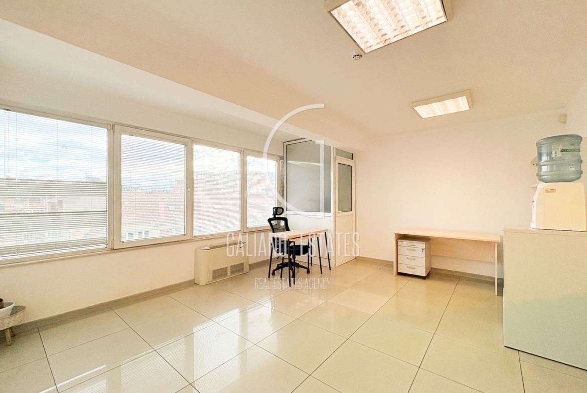 Офис в бизнес сграда, кв.Стрелбище - 0