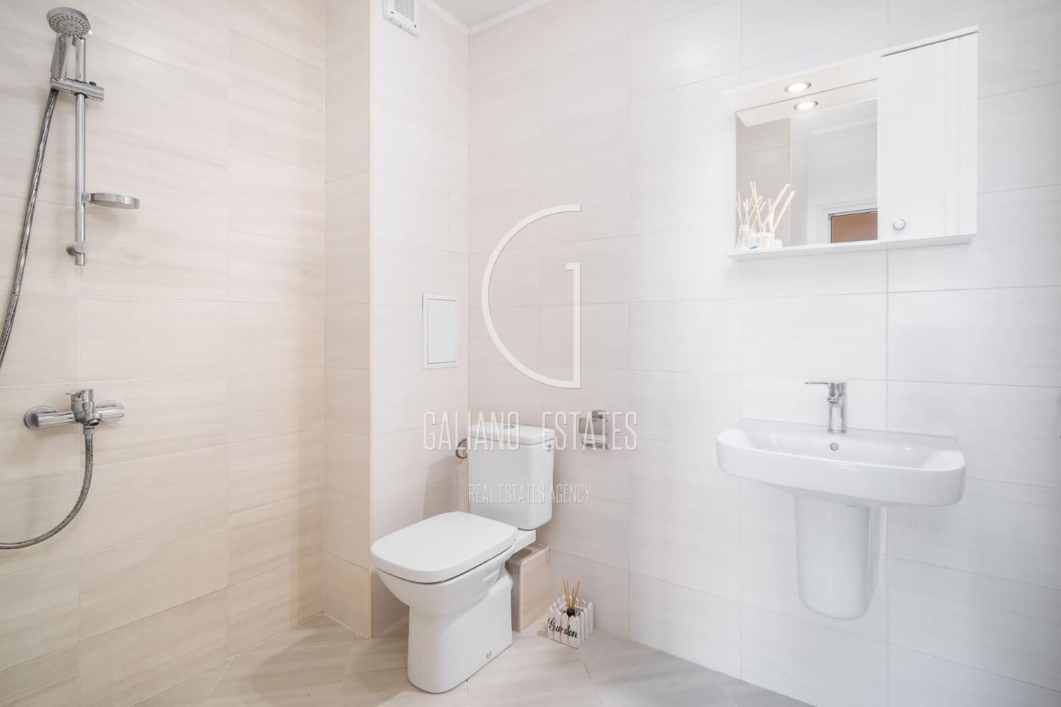 Двустаен апартамент в кв. Обеля - 0