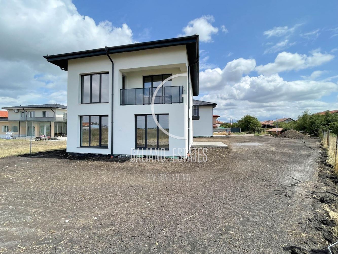 Уютна еднофамилна къща в гр. Костинброд - 0