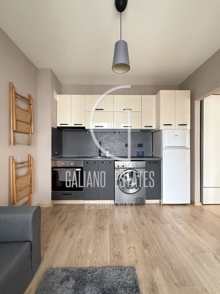 Тристаен апартамент в Студентски град - 0