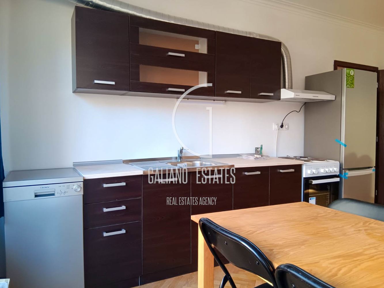 Четиристаен апартамент кв. Медицинска академия - 0