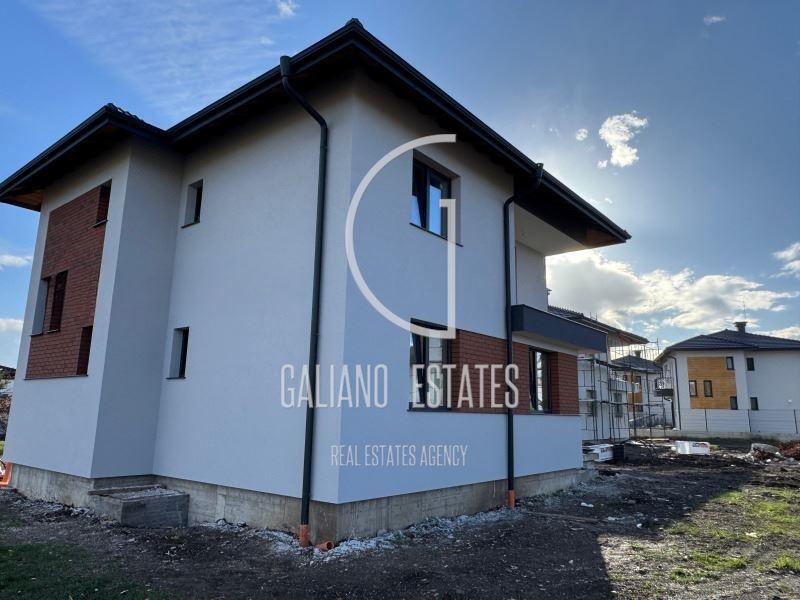 Еднофамилна къща в гр. Костинборд - 0