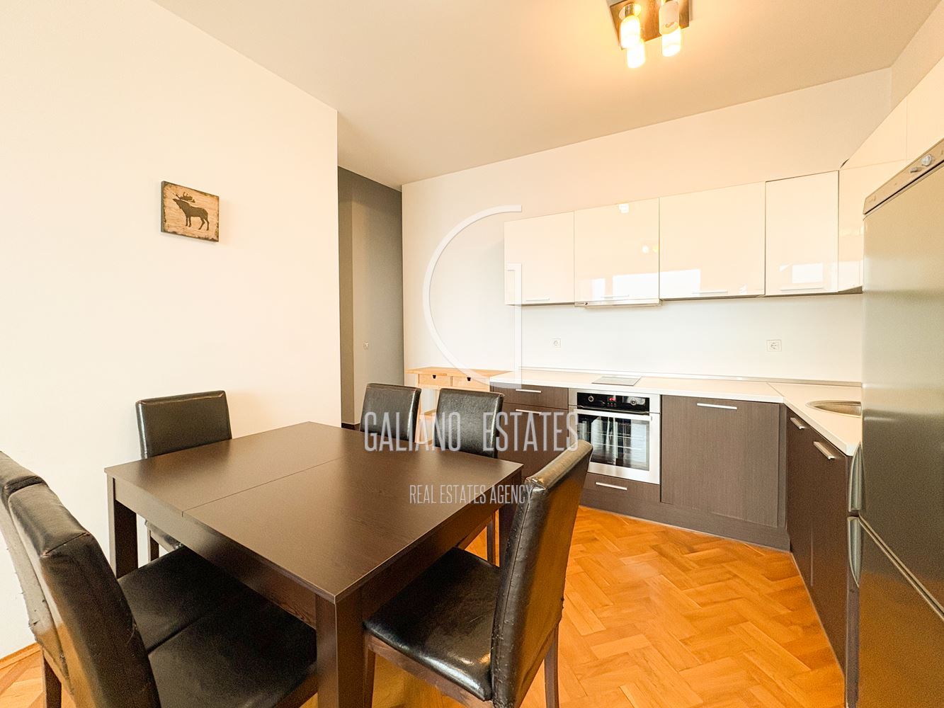 Апартамент в затворен комплекс с прекрасни тераси - 0