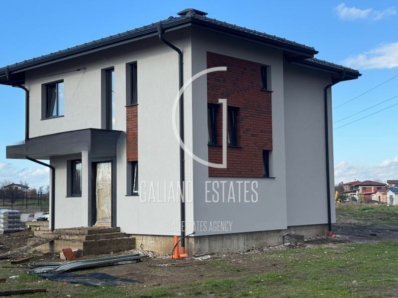 Еднофамилна къща в гр. Костинборд - 0