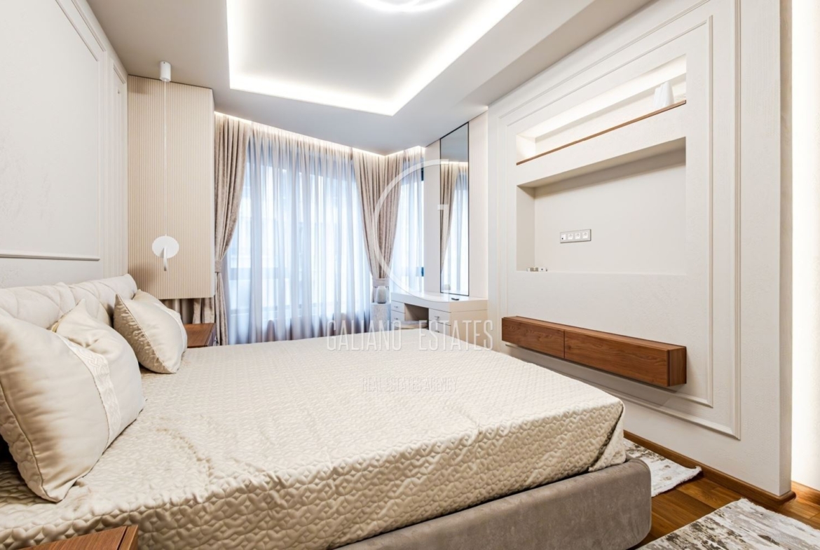 Изключителен четиристаен апартамент в емблематичната сграда в кв. Изток - 0