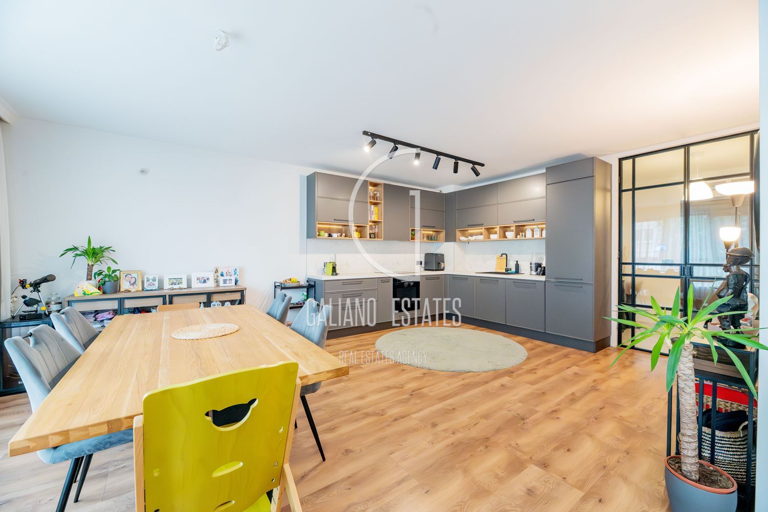 Мезонет с прекрасни тераси до парк - 0