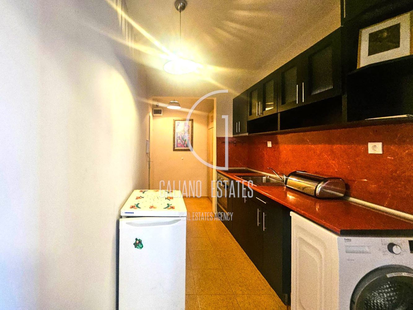 Южен двустаен апартамент в ж.к. Хаджи Димитър - 0