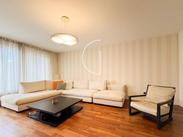 Прекрасен апартамент до Софийски университет - 0