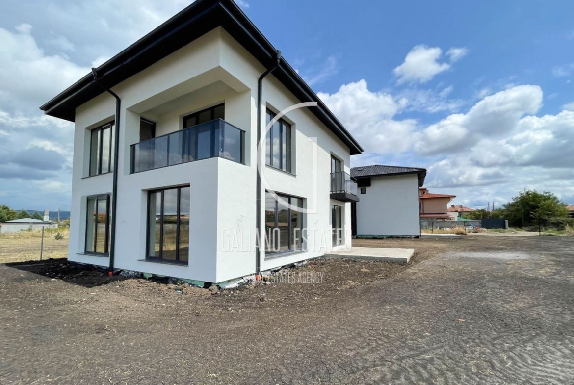 Уютна еднофамилна къща в гр. Костинброд - 0