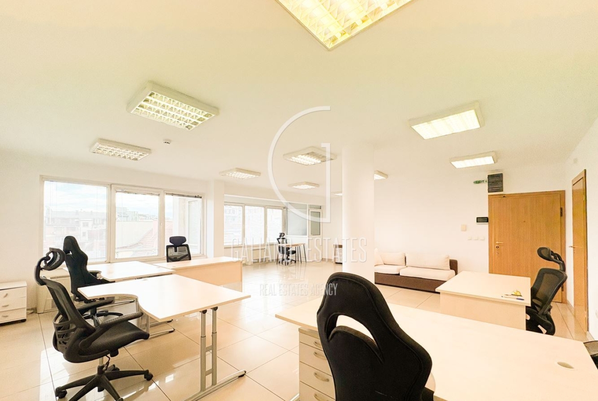 Офис в бизнес сграда, кв.Стрелбище - 0