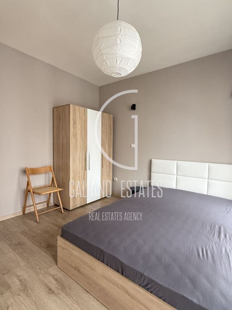 Тристаен апартамент в Студентски град - 0