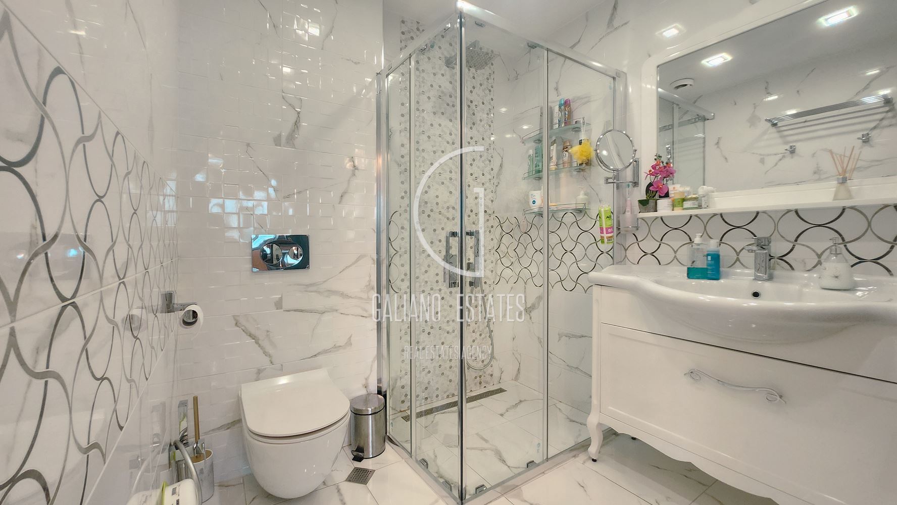 Четиристаен апартамент в затворен комплекс в местност Камбаните - 0