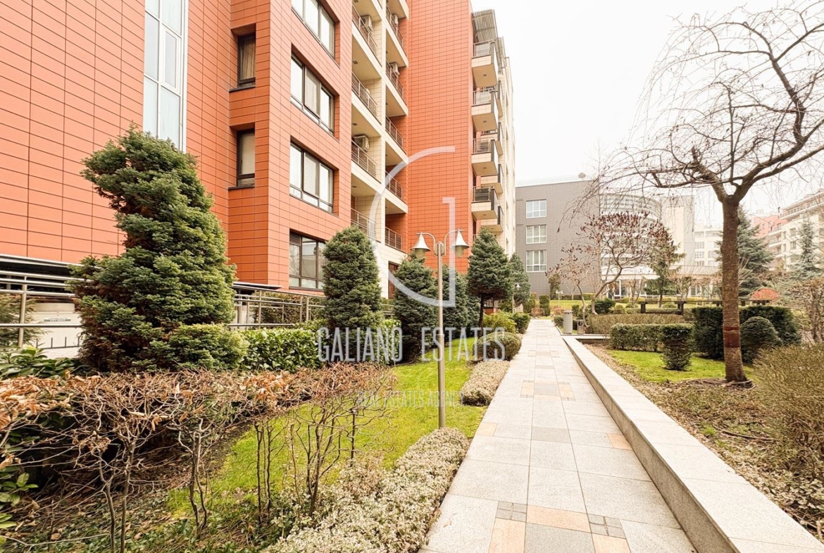 Апартамент в затворен комплекс с прекрасни тераси - 0