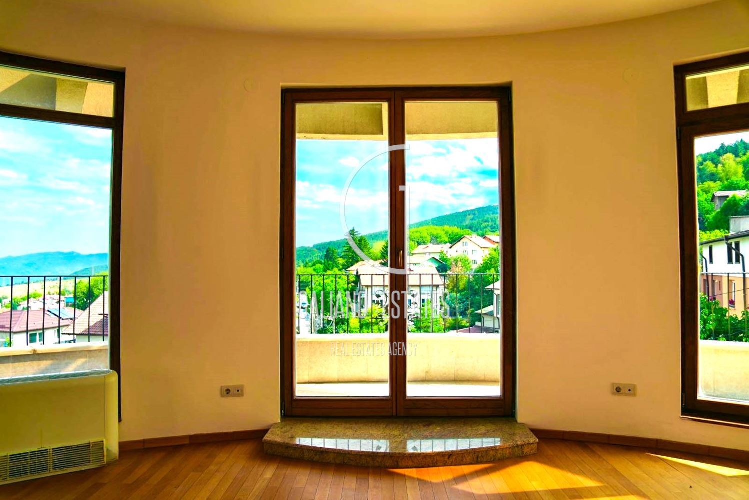 Просторна фамилна къща с функционално разпределение в кв. Симеоново - 0