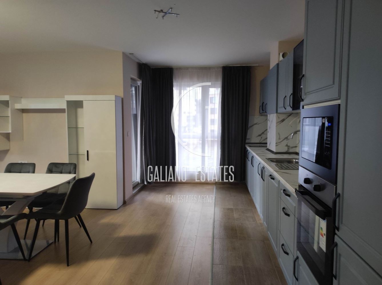 Spacious three-room apartment in Druzhba 2-0 district Просторен тристаен апартамент в кв. Дружба 2 - 0