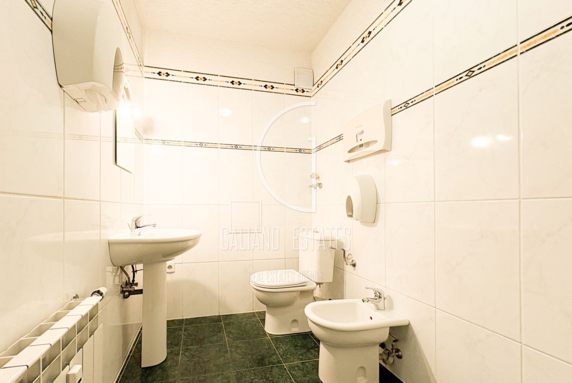 Просторен, светъл офис до метростанция Жулио Кюри - 0