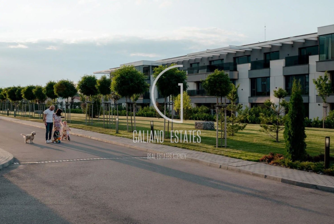 Модерен обзаведен апартамент с 3 спални и двор – 203 Residence - 0