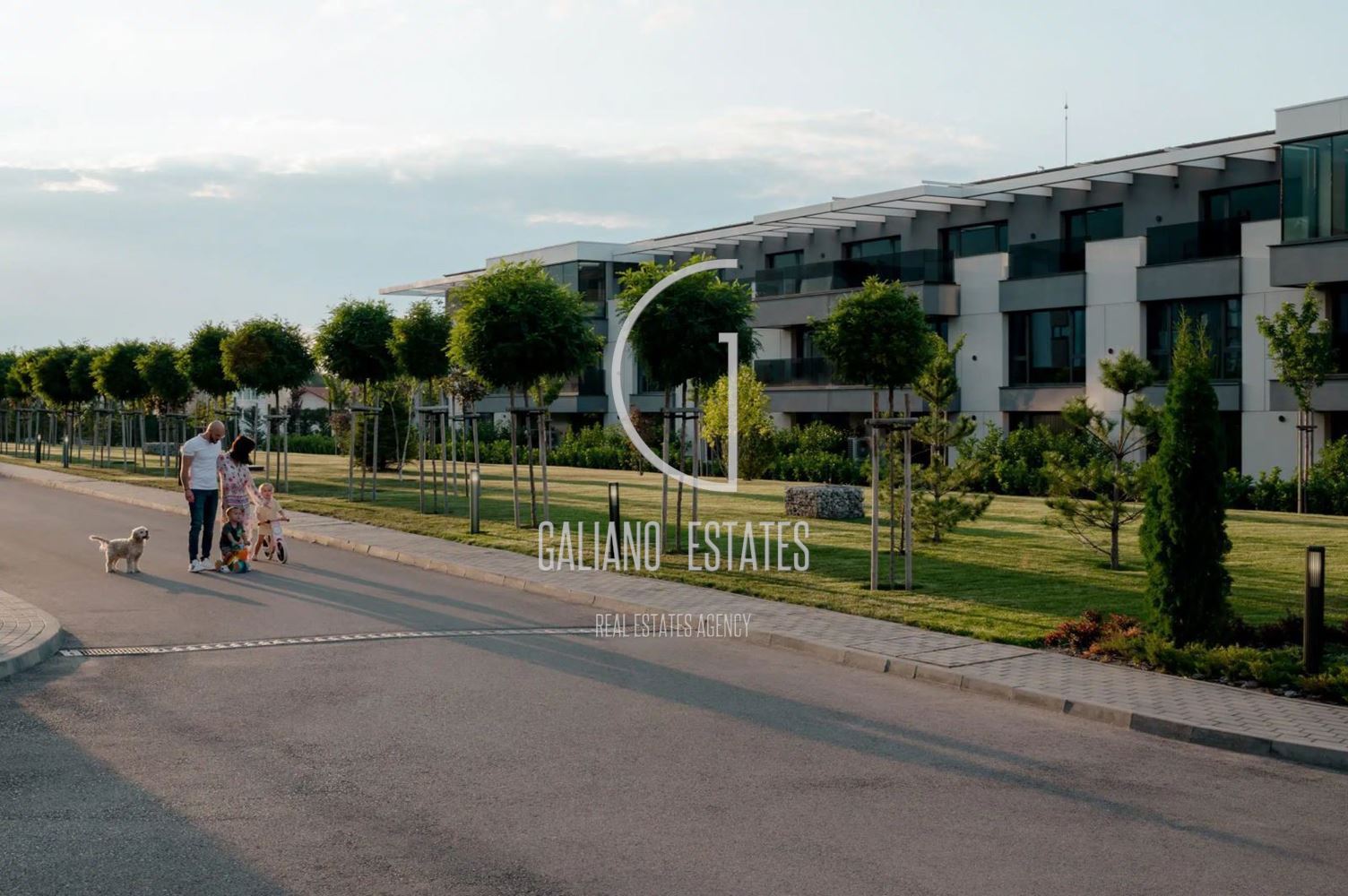 Модерен обзаведен апартамент с 3 спални и двор – 203 Residence - 0