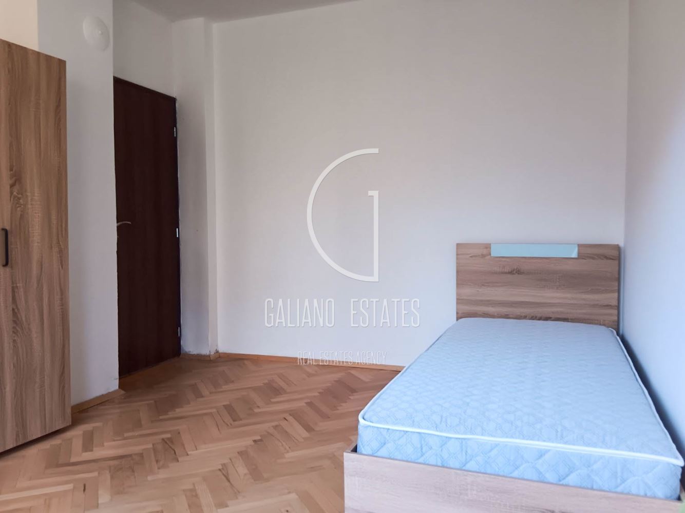 Четиристаен апартамент кв. Медицинска академия - 0