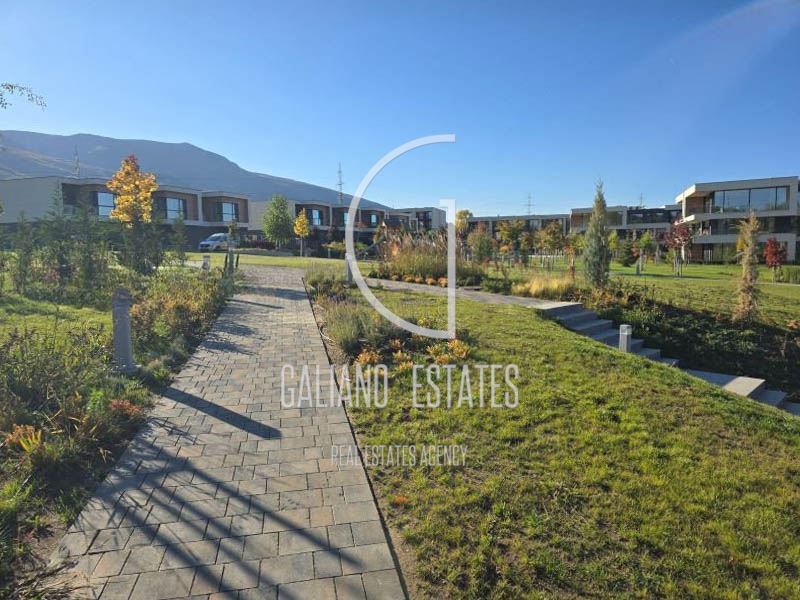 Изискан двустаен апартамент в затворен комплекс Moreni Club Residence, София - 0