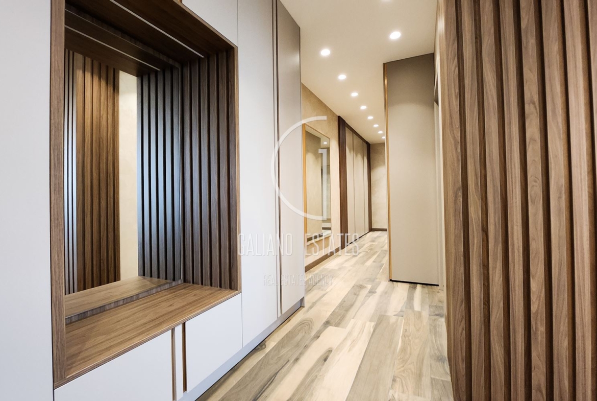 Ексклузивен дизайнерски пентхаус с панорамна тераса в кв. Изток - 0