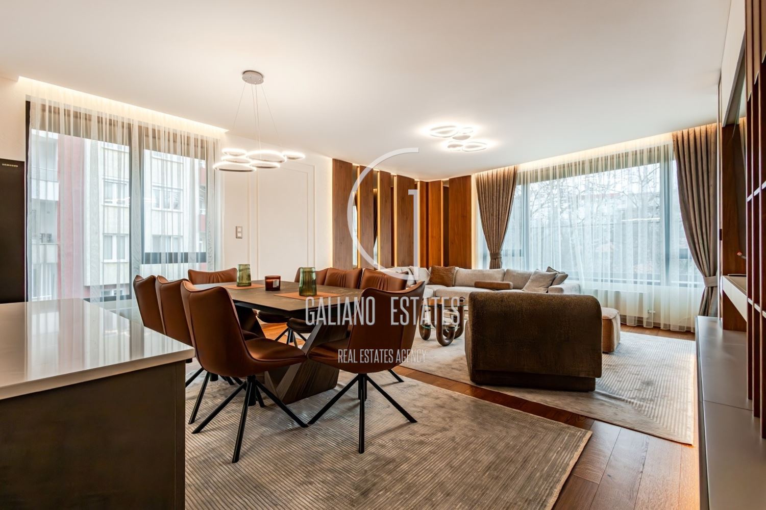 Изключителен четиристаен апартамент в емблематичната сграда в кв. Изток - 0